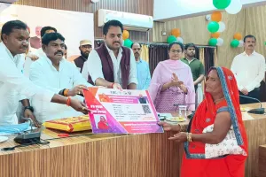पीएम पोषण योजना के रसोइयों को बड़ी सौगात, बढ़ा मानदेय और मिला ₹5 लाख तक कैशलेस इलाज का सुरक्षा कवच