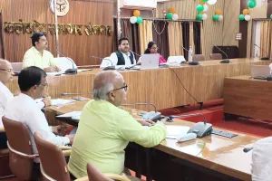 विद्यालयों की समस्याएं लंबित न रहें, विभागीय समन्वय से समयबद्ध समाधान कराएं-जिलाधिकारी