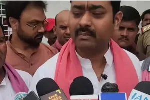 जनेश्वर मिश्रा की स्मृति में बने गेट का फाउंडेशन ध्वस्त, दोषियों पर कार्रवाई की मांग