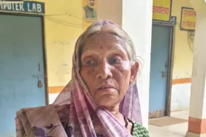 लावारिस अवस्था में मिली वृद्ध महिला को रॉबर्ट्सगंज के PRV-8503 ने कराया  वृद्धाश्रम में  दाखिल