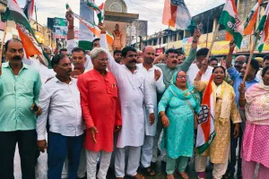 हल्द्वानी की घटना के विरोध में कांग्रेस का प्रदर्शन, राहुल गांधी पर एफआईआर वापस लेने की मांग