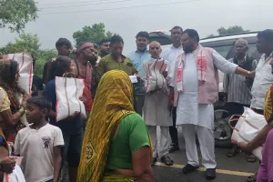 नैय्या नाले में उफान से कई गांव जलमग्न, पूर्व विधायक रामलाल अकेला ने बाढ़ प्रभावितों का जाना हाल
