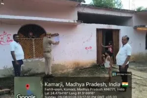 गैगेस्टर एक्ट में वांछित फरार चल रहे अभियुक्तगण के घर न्यायालय के आदेश पर  नोटिस चस्पा,सोनभद्र पुलिस ने दी कड़ी चेतावनी