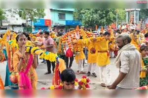 सरस्वती शिशु मंदिर के नन्हे-मुन्नों ने उठाई कांवड़, निकाली भव्य यात्रा