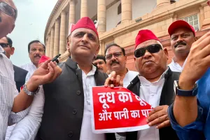एफसीआरए और परिसीमन विधेयक पर अखिलेश का सरकार पर हमला