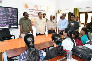 डीएम ने मुख्यमंत्री अभ्युदय योजना के निःशुल्क कोचिंग सेंटर का किया आकस्मिक निरीक्षण