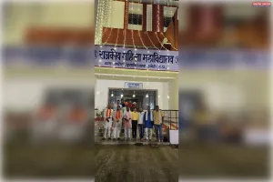 भाजपा नेता रोहित पासी ने आशीर्वाद का दिया जलाकर मनाया प्रधानमंत्री का जन्मदिन