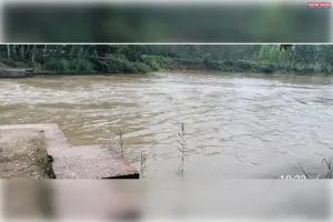अप्सरा नदी के बांध के नीचे तेजी से हो रहे कटान से उत्पन्न हुआ संकट 