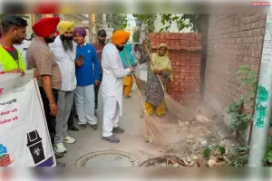कैबिनेट मंत्री हरदीप सिंह मुंडियां ने गुरु तेग बहादुर नगर में चलाया सफाई अभियान