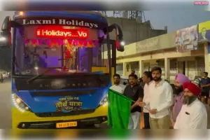 मुख्यमंत्री तीर्थ यात्रा स्कीम के तहत, मेयर पदमजीत सिंह मेहता ने वार्ड 46 से वृंदावन धाम और मथुरा धाम के लिए बस को हरी झंडी दिखाई