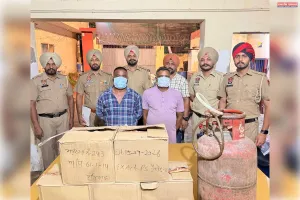 अवैध हथियार और शराब बरामद, दो आरोपी गिरफ्तार