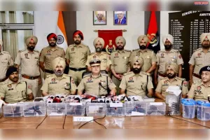 अमृतसर में 13 पिस्तौलों के साथ अवैध हथियार तस्करी नेटवर्क के आठ ऑपरेटिव गिरफ्तार