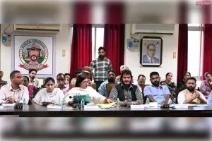 सफाई कर्मचारियों और सीवरमैनों की समस्याओं के समाधान के लिए आयोग उठाएगा कदम