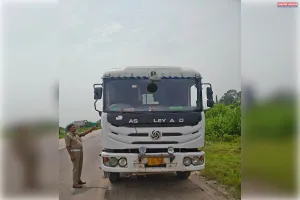 हाईवे पर दुर्घटनाओं में कमी लाने के लिए किनारे खड़े 223 वाहनों के विरुद्ध कार्यवाही 