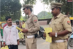 विजय नगर चौराहे पर चला यातायात जागरूकता अभियान