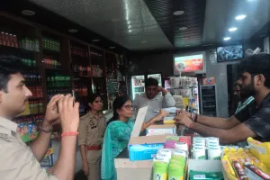 आर्य नगर में तंबाकू के खिलाफ चला अभियान, 20 दुकानदारों पर कार्रवाई
