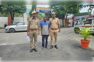 जमीन हड़पने के लिए जालसाजी और रंगदारी मांगने का आरोप