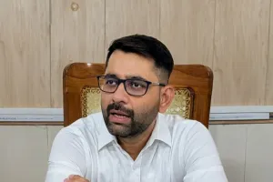 नवागत एडीएम सिटी सौरभ सिंह ने संभाला कार्यभार