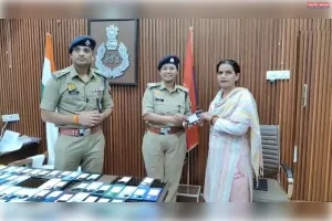 खोए मोबाइल लौटाकर कानपुर पुलिस ने जीता शहरवासियों का भरोसा