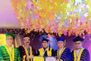 कानपुर में सामाजिक सेवा का सम्मान: डॉ. दिवाकर चक्रवर्ती प्रजापति को मानद पीएचडी से नवाजा गया