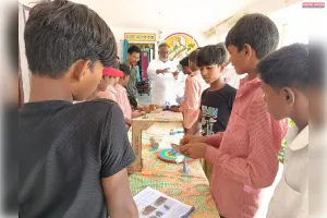 विद्यालय स्तर पर खोजी बॉक्स विज्ञान किट से बच्चों ने लगाई विज्ञान प्रदर्शनी