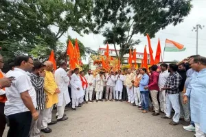 इटवा में  भगवान विश्वकर्मा की भव्य शोभा यात्रा निकाली गई