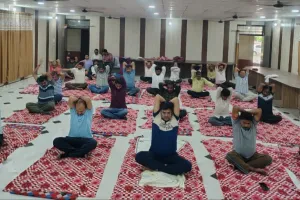 सामूहिक योग एवं ध्यान सत्र में शामिल हुए विधायक,  किया योगाभ्यास