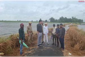 एसडीएम ने लिया बाढ़ प्रभावित क्षेत्रों का जायजा, अधिकारियों को अलर्ट रहने के दिए निर्देश