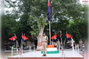 पुलिस अधीक्षक अमेठी  द्वारा रिजर्व पुलिस लाइन अमेठी में  परेड की सलामी ली गई 