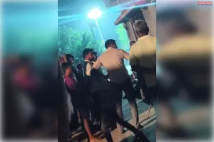 भाजपा नेता ने आंगनवाड़ी कार्यकत्रिय को घर में घुसकर घुसकर पीटा 