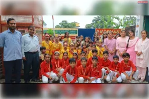 छात्र-छात्राओं ने प्रस्तुत की राधा कृष्ण की झांकियां 