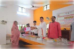 आंगनबाड़ी कार्यकत्रियों एवं सहायिकाओं का विधायक ने किया सम्मान