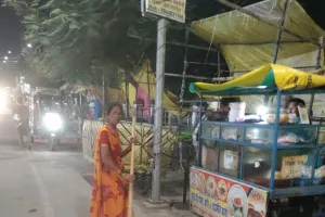 कुशीनगर: देर रात तक सफाई में जुटे सफाई मित्र, स्वच्छ पडरौना का संकल्प