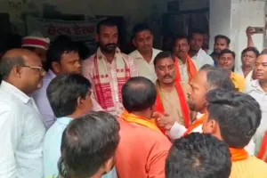 पडरौना : कार्यकर्ताओं के सम्मान को लेकर नीरज सिंह ने अधिकारियों के खिलाफ कार्रवाई की मांग उठाई