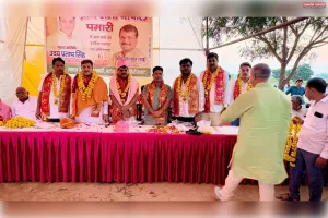 नगला धूरी में जनसंवाद की सशक्त चौपाल, ग्रामीणों की समस्याएं सुनीं