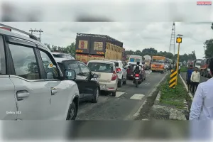 सड़क न बनने पर तो ग्रामीणों ने हाईवे पर लगाया जाम