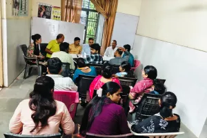 प्रभारी चिकित्साधिकारी डॉ अभय कुमार सिंह के अध्यक्षता में सीएचसी हर्रैया सभागार में सीएचओ की समीक्षा बैठक का आयोजन