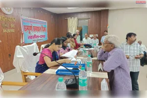 तहसील टांडा में संपूर्ण समाधान दिवस में जिलाधिकारी ने सुनी जन सामान्य की समस्याएं