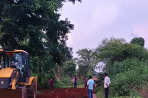 अधिकारियों के चोखट पर  अटकी शिकायतों की  फाईलें  , नहीं  हो रही कोई सुनवाई