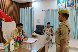 पुलिस अधीक्षक सोनभद्र ने ली परेड की सलामी, किया निरीक्षण