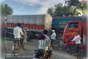 अतिक्रमण से 500 मीटर तक लगा जाम, राहगीर परेशान