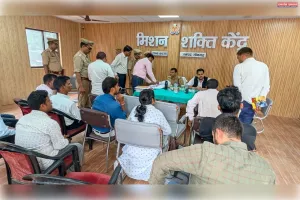 थाना दिवस में डीएम-एसपी ने सुनीं जनसमस्याएं, गुणवत्तापूर्ण निस्तारण के दिए निर्देश