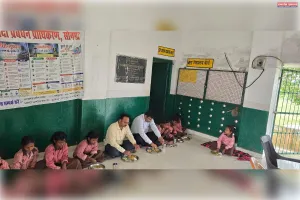 प्राथमिक विद्यालय बभनमरी में एसडीएम ओबरा ने परखी पठन-पाठन व्यवस्था