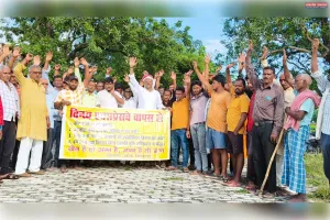 चिंतावनपुर-खुज्झा संडी में बिंध्य ऐक्सप्रेसवे के विरोध में किसानों का प्रदर्शन, सरकार व प्रशासन पर लगाए  गंभीर आरोप