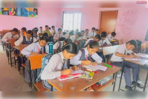 हिंदी दिवस पर जयराजी देवी पब्लिक स्कूल में निबंध प्रतियोगिता आयोजित