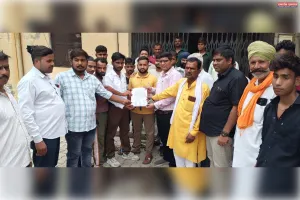 बिजली कटौती से भड़का ग्रामीणों का गुस्सा, विद्युत कार्यालय पर प्रदर्शन