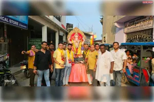 गणपति बप्पा मोरया के जयकारों से गूंजा नगर, पुष्पवर्षा के बीच निकली शोभायात्रा