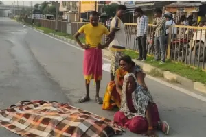 तेज रफ्तार ट्रक ने मां-बेटे को कुचला, दोनों की  मौत।