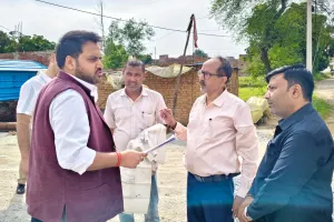 डीएम के स्थलीय निरीक्षण में खुली स्टाम्प शुल्क की गड़बड़ी, करीब रूपये 12 लाख की कमी मिली