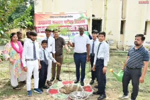 ‘सेवा मेरा योगदान’ अभियान के तहत डीएम व सीडीओ ने किया वृहद वृक्षारोपण